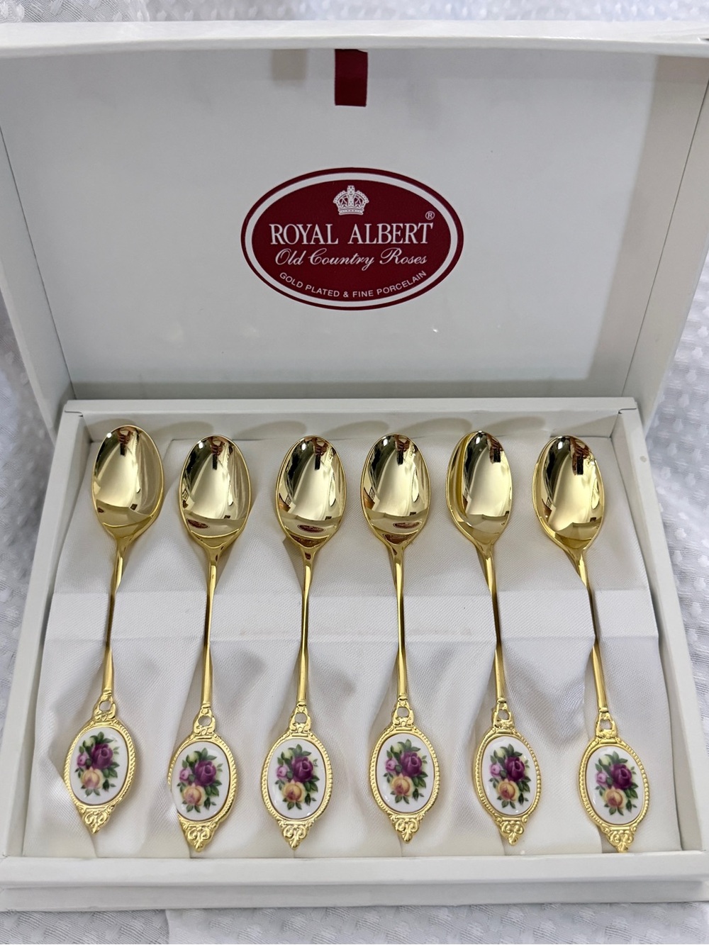 Royal Albert Old Country Roses box set of 6 gold plated teaspoons fine porcelain